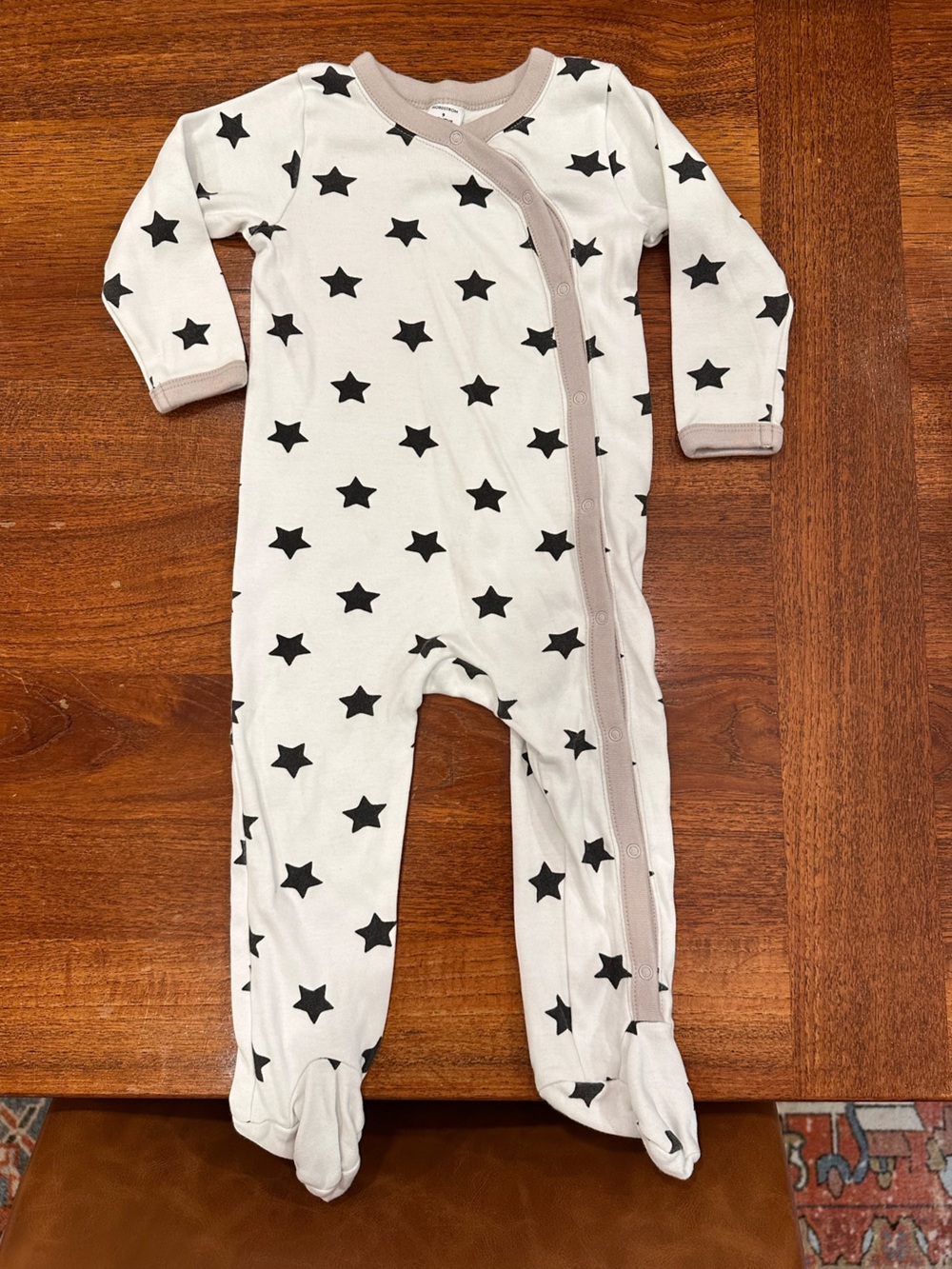 EUC Nordstrom Baby Print Footie, White/Black Stars, 9 Months, 100% Cotton